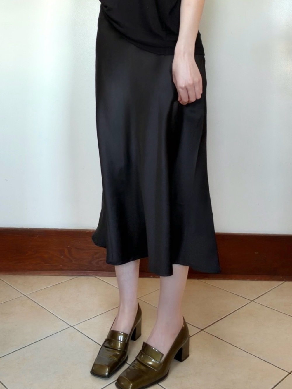 🖤Black Satin Midi Skirt🖤